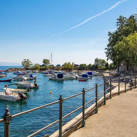 1 Bedroom Lovely In Οπατία