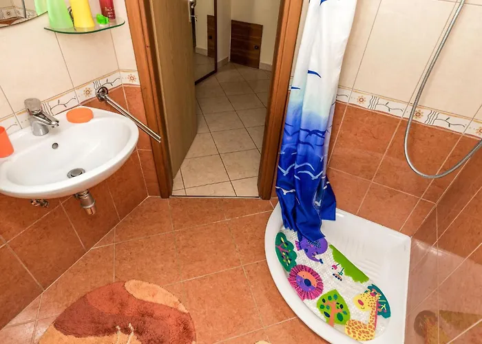 Апартаменты 1 Bedroom Lovely In