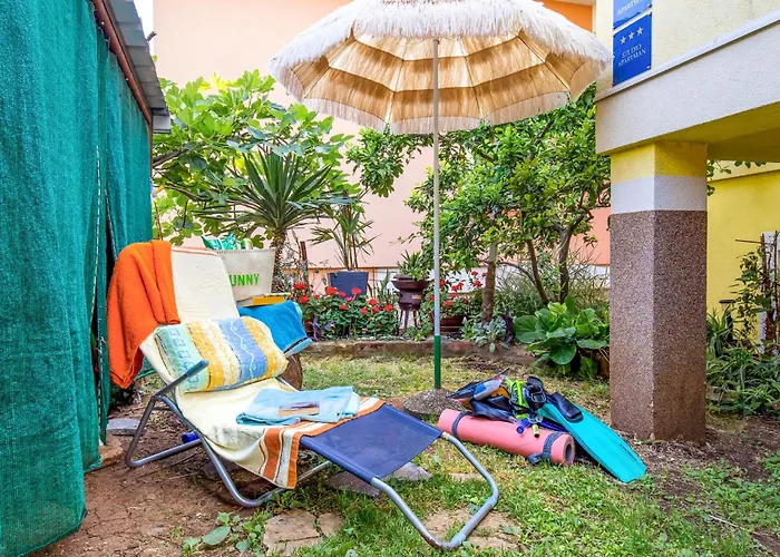 Апартаменты 1 Bedroom Lovely In *