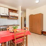 דירה 1 Bedroom Lovely In